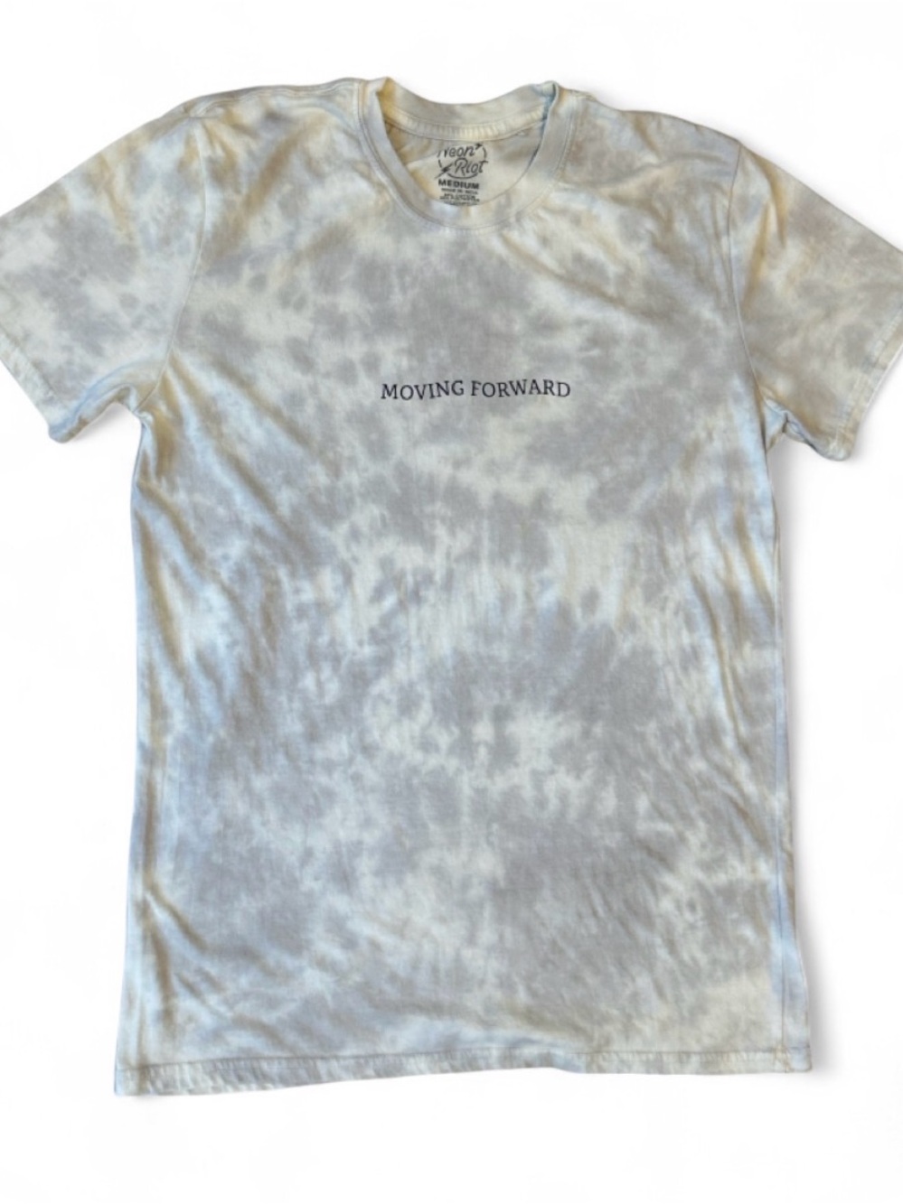 Neón Riot MOVING FORWARD Tie-Dye Graphic Tee - Light Gray/White M, Shirt Sleeve.